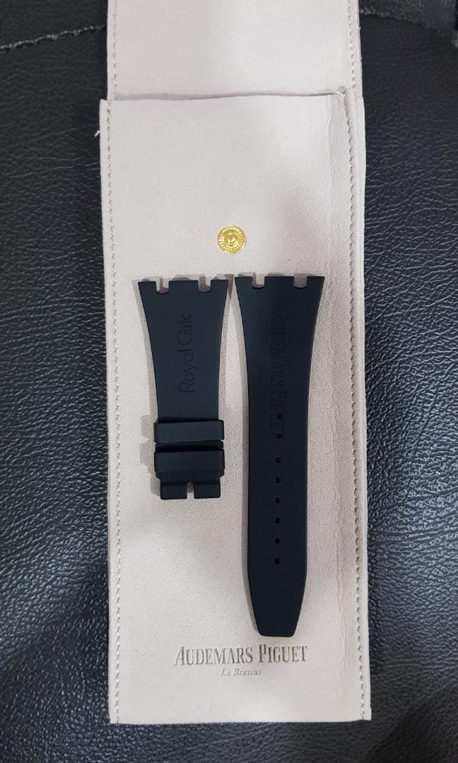 audemars_piguet_rubber_strap_1635944400_64db7bfd_progressive.jpg